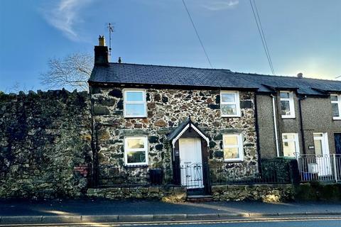 2 bedroom end of terrace house to rent, Ffordd Caernarfon, Pwllheli