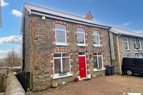 3 bedroom detached house for sale, Ochr Y Waun, Cwmllynfell, Swansea, City And County of Swansea. SA9 2GA