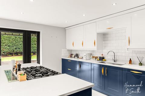 41 Rayfield, Epping, CM16 5AD