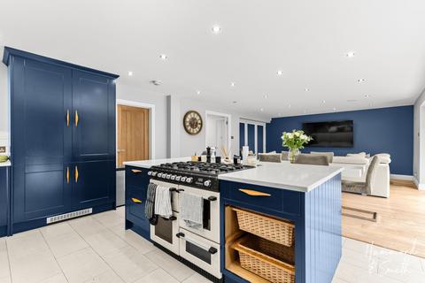 41 Rayfield, Epping, CM16 5AD