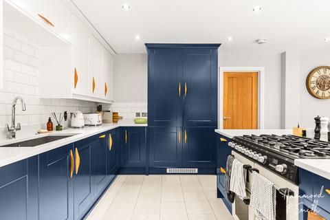 41 Rayfield, Epping, CM16 5AD