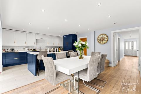 41 Rayfield, Epping, CM16 5AD