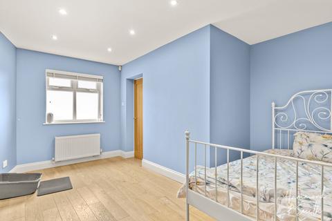 41 Rayfield, Epping, CM16 5AD