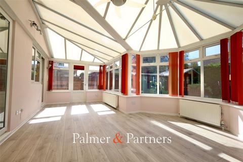 2 bedroom bungalow for sale, Grenfell Avenue, Holland-on-Sea, Clacton-on-Sea, Essex, CO15