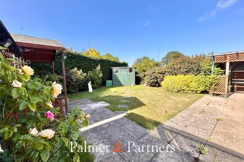 2 bedroom bungalow for sale, Grenfell Avenue, Holland-on-Sea, Clacton-on-Sea, Essex, CO15