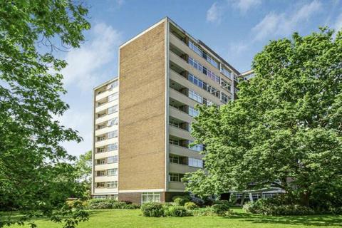 2 bedroom ground floor flat for sale, The Knoll, Ealing