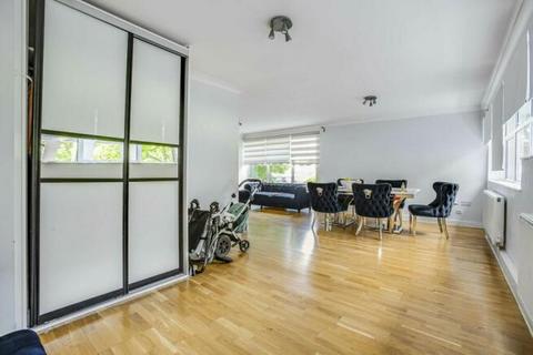 2 bedroom ground floor flat for sale, The Knoll, Ealing