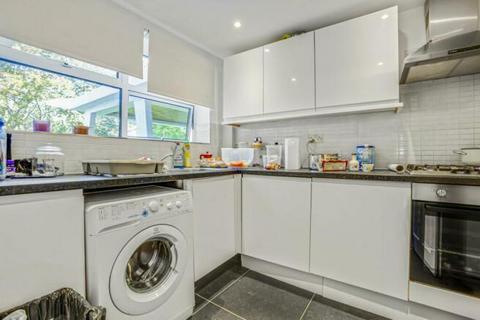 2 bedroom ground floor flat for sale, The Knoll, Ealing