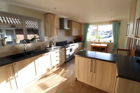 4 bedroom detached house for sale, Furrowfelde, Basildon SS16