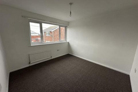 3 bedroom terraced house to rent, Foryd Road, Kinmel Bay, LL18