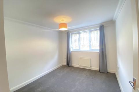 2 bedroom flat to rent, Rivington Court, St Marks Place, Dagenham, RM10 8GJ, UK