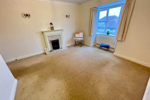 2 bedroom flat for sale, Bushmead Court, Hancock Drive, Luton, Bedfordshire, LU2 7GY