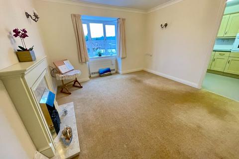 2 bedroom flat for sale, Bushmead Court, Hancock Drive, Luton, Bedfordshire, LU2 7GY