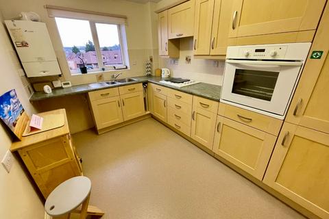 2 bedroom flat for sale, Bushmead Court, Hancock Drive, Luton, Bedfordshire, LU2 7GY