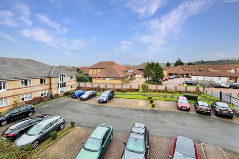 2 bedroom flat for sale, Bushmead Court, Hancock Drive, Luton, Bedfordshire, LU2 7GY