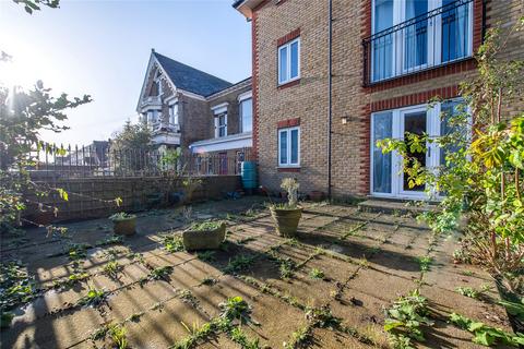 2 bedroom flat for sale, Lennox Road, Gravesend, Kent, DA11