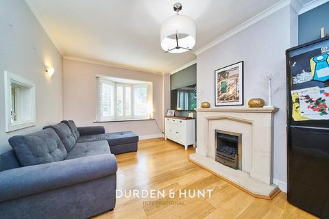48 Barncroft Close, Loughton, IG10 3EU