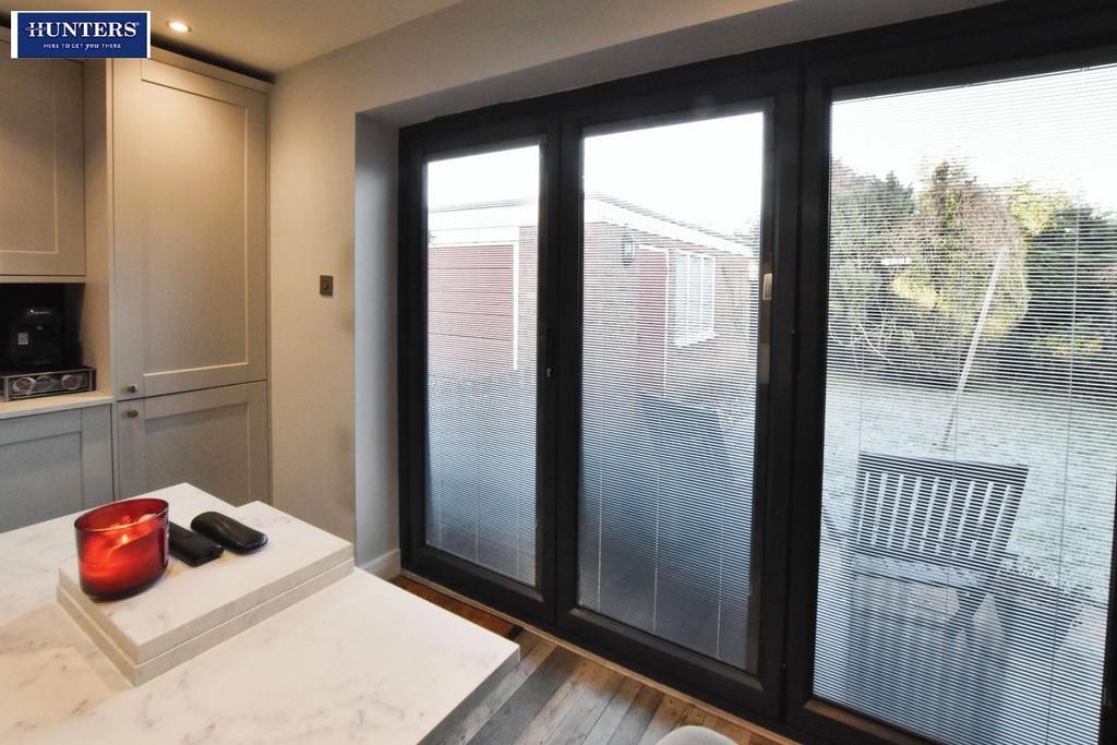 Bi-fold foord