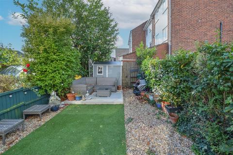 4 bedroom terraced house for sale, Sycamore Drive, Brentwood