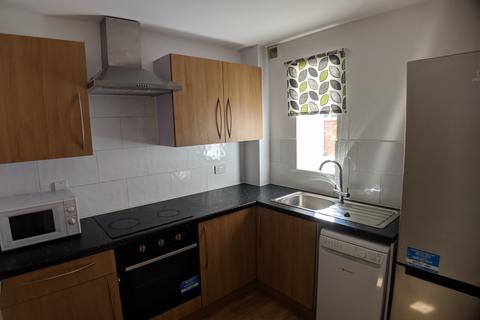 2 bedroom flat to rent, Mitford Road, Manchester M14