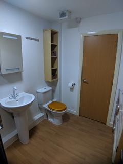 2 bedroom flat to rent, Mitford Road, Manchester M14