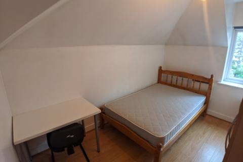 2 bedroom flat to rent, Mitford Road, Manchester M14