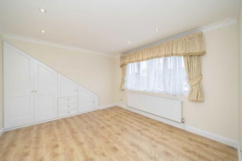 5 bedroom flat for sale, Vyner Road, London W3