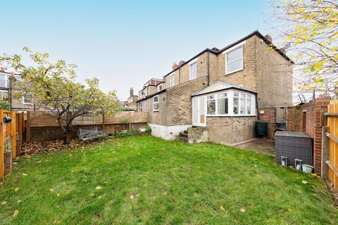 4 bedroom end of terrace house for sale, Perry Hill, London SE6