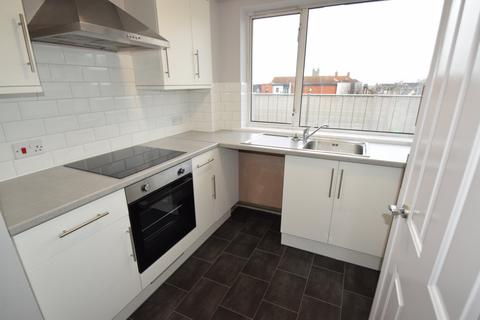 2 bedroom flat to rent, Westcliff on Sea SS0