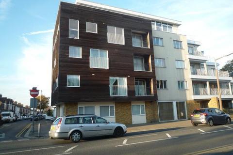 2 bedroom flat to rent, Westcliff on Sea SS0