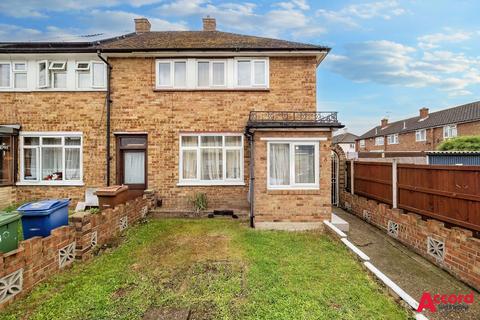 3 bedroom end of terrace house for sale, Aire Drive, South Ockendon, RM15