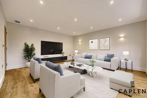5 bedroom mews for sale, Chatsworth Mews, Stapleford Road, Stapleford Abbotts
