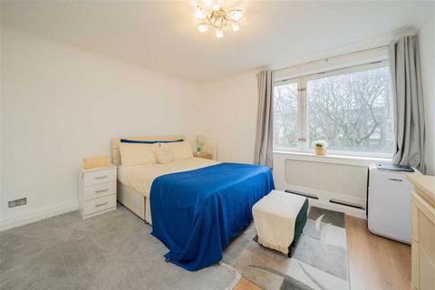 3 bedroom flat to rent, Southwick Street, London W2