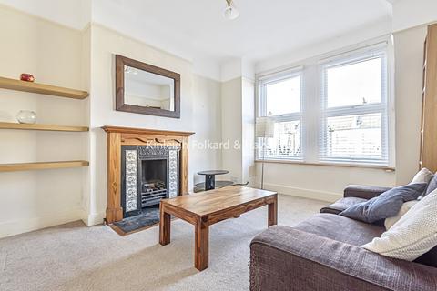 2 bedroom apartment to rent, Khartoum Road London SW17