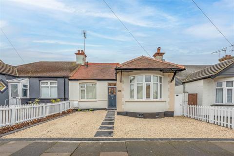 DARLINGHURST GROVE, Leigh-On-Sea