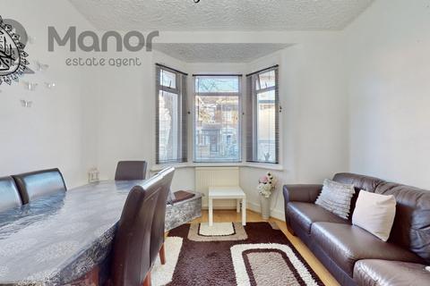 3 bedroom terraced house for sale, Strone Road, Manor Park, E12 6TN