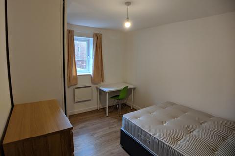 2 bedroom flat to rent, Mitford Road, Manchester M14