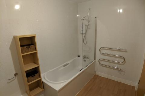 2 bedroom flat to rent, Mitford Road, Manchester M14