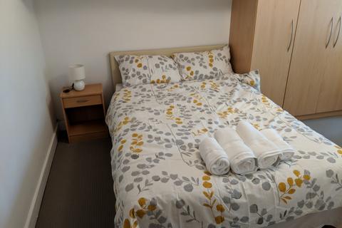 2 bedroom flat to rent, Mitford Road, Manchester M14
