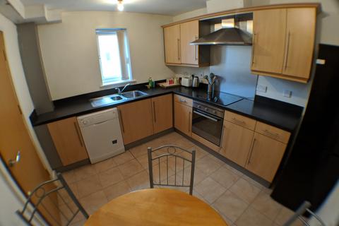 2 bedroom flat to rent, Mitford Road, Manchester M14