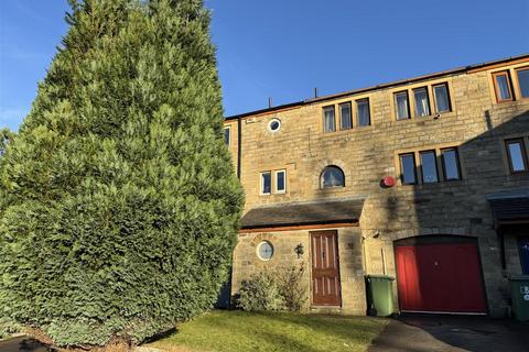 3 bedroom townhouse for sale, Fearnley Court, Holmfirth HD9