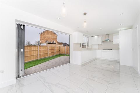 4 bedroom detached house for sale, Botwell Crescent, Hayes UB3