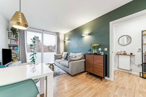 1 bedroom flat for sale, Mountearl Gardens, London SW16