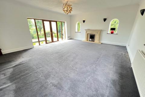 5 bedroom detached house to rent, Toftshaw Fold, Bradford BD4