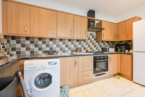 4 bedroom flat to rent, Kings Avenue, Balham, London, SW12