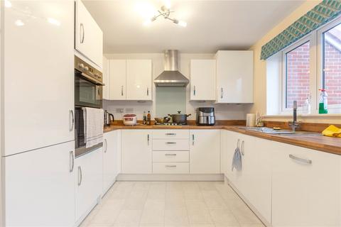 3 bedroom semi-detached house to rent, Larch Close, Bristol BS16