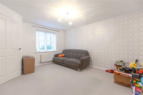 3 bedroom semi-detached house to rent, Larch Close, Bristol BS16