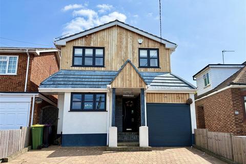 4 bedroom detached house for sale, Hambro Avenue, Rayleigh