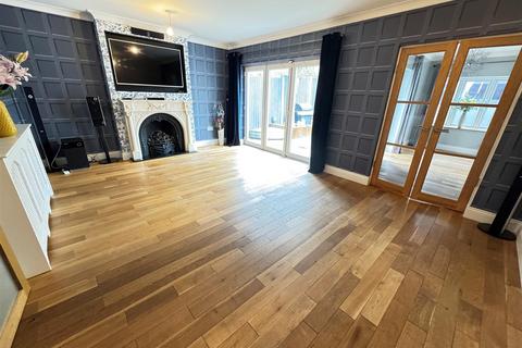 4 bedroom detached house for sale, Hambro Avenue, Rayleigh