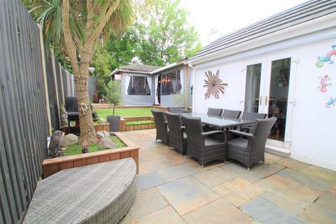 4 bedroom detached house for sale, Hambro Avenue, Rayleigh